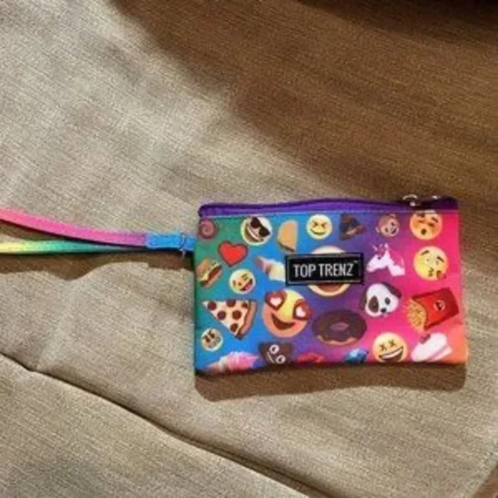 Zipper‎ Pouch by Top Trenz Emoji (Gently-Used) (kids/x)